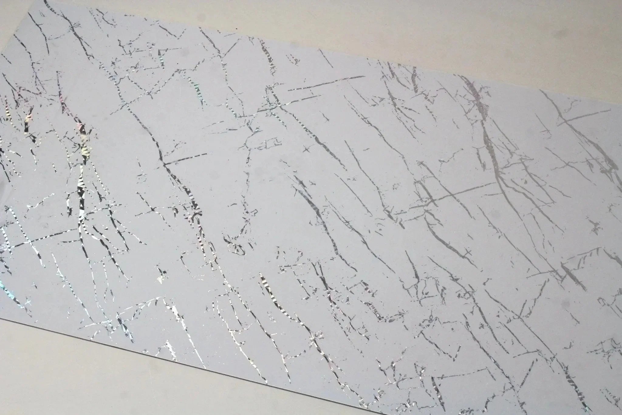 Marmerlook Wandpaneel Hoogglans Prismatic white 280x120cm – Hoogglans