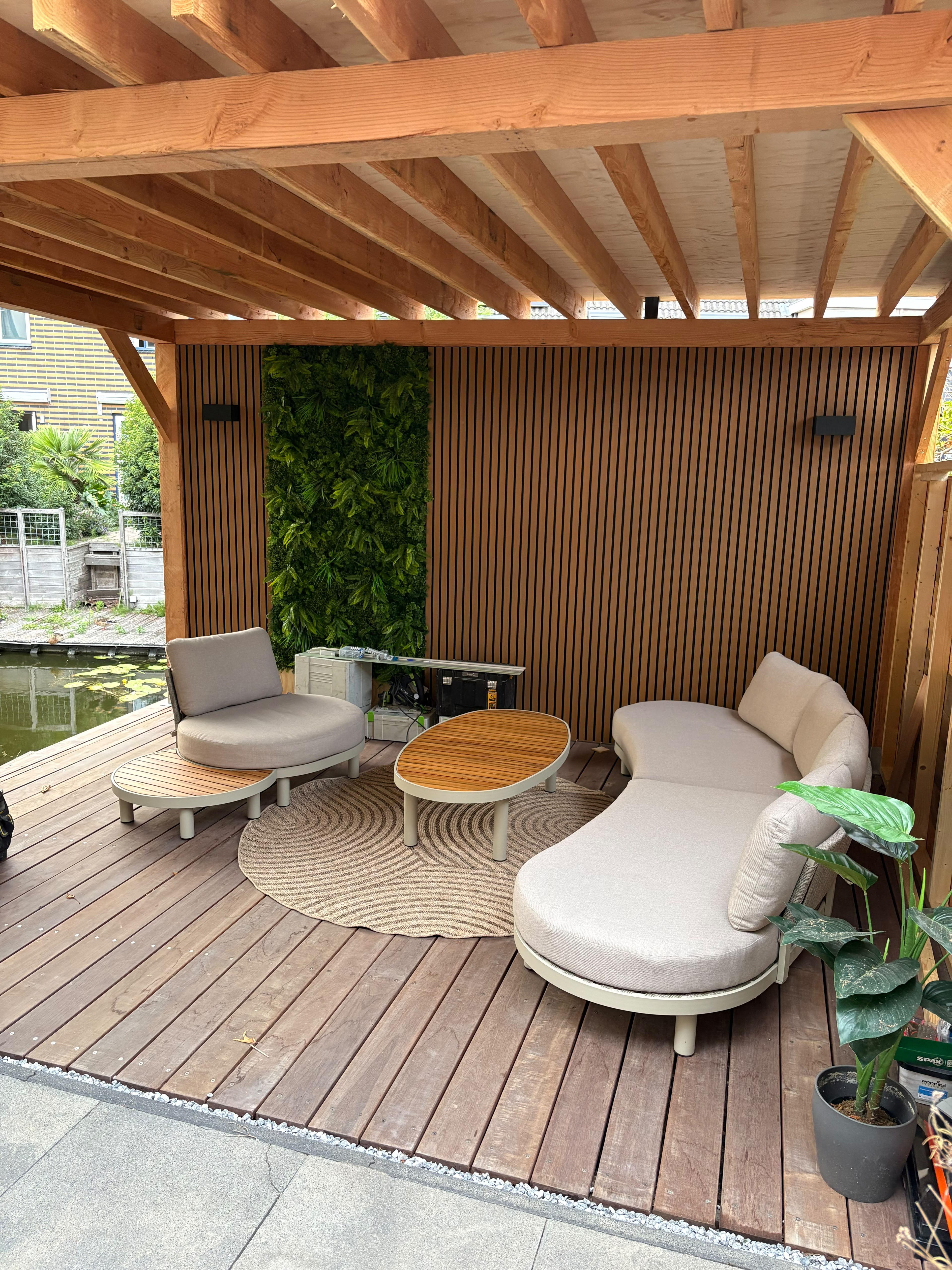 Lattenwand voor Buiten: Stijlvolle Privacy, Gevelbekleding en Tuinwand Inspiratie