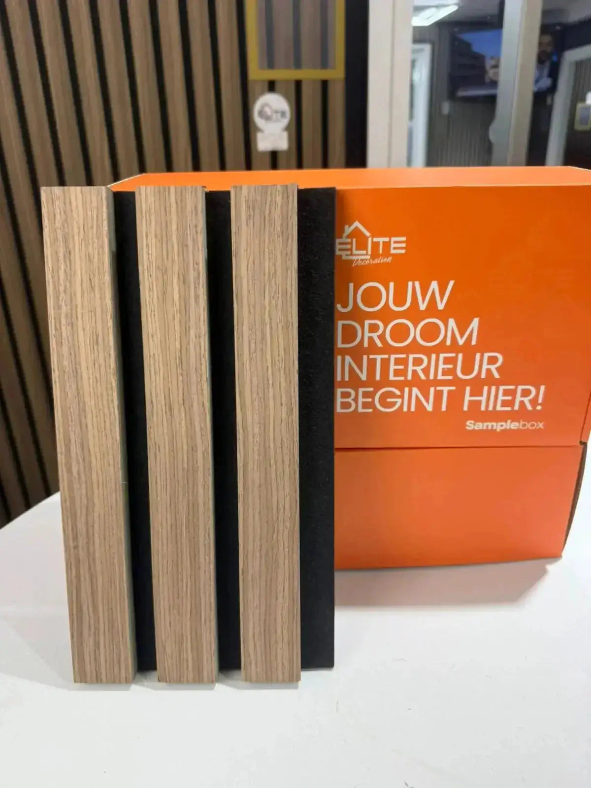 Akupanel Rustiek Walnoot gemonteerd op wand | Elite Decoration
