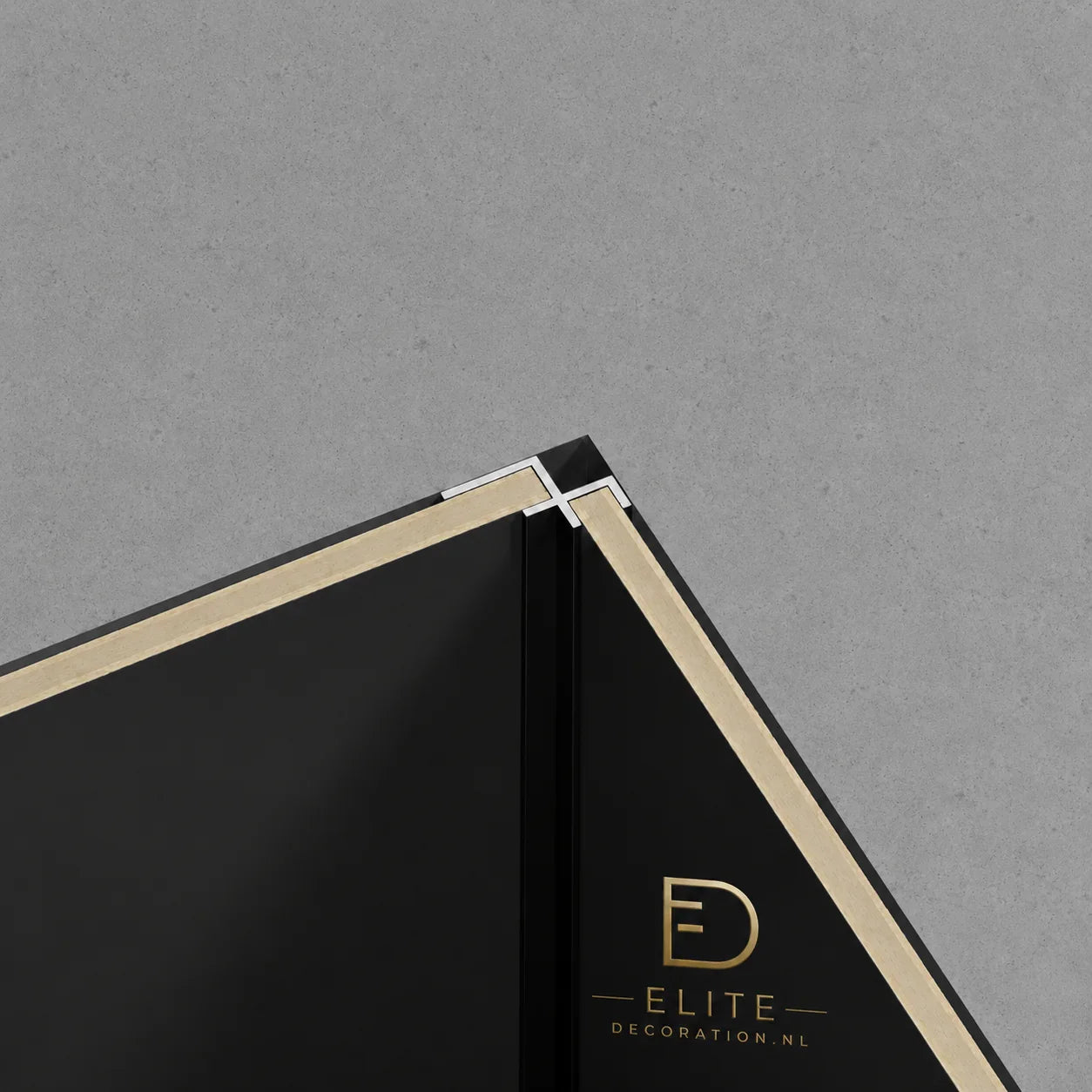Binnenhoek afdeklaat zwart bamboe wandpanelen detail | Elite Decoration